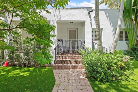 House in Miami, Florida 2 bedrooms, 101.45 sq.m. № 1830909 - photo 4