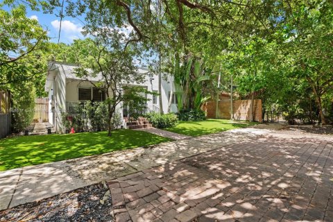 House in Miami, Florida 2 bedrooms, 101.45 sq.m. № 1830909 - photo 2