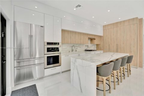 House in West Palm Beach, Florida 5 bedrooms, 267.93 sq.m. № 1888922 - photo 5
