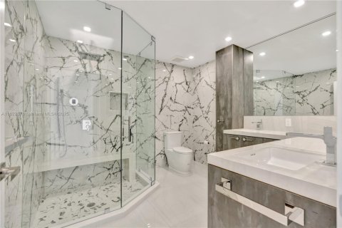 House in West Palm Beach, Florida 5 bedrooms, 267.93 sq.m. № 1888922 - photo 26