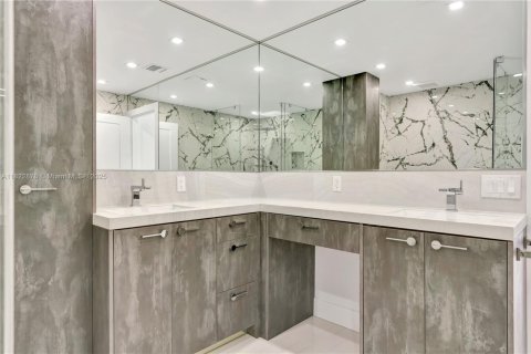 House in West Palm Beach, Florida 5 bedrooms, 267.93 sq.m. № 1888922 - photo 27