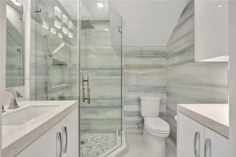 House in West Palm Beach, Florida 5 bedrooms, 267.93 sq.m. № 1888922 - photo 17