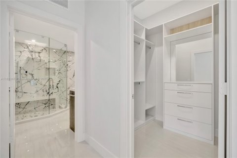 House in West Palm Beach, Florida 5 bedrooms, 267.93 sq.m. № 1888922 - photo 24