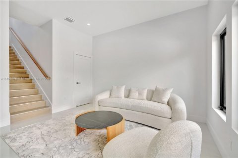 House in West Palm Beach, Florida 5 bedrooms, 267.93 sq.m. № 1888922 - photo 16
