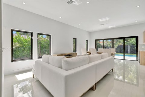 House in West Palm Beach, Florida 5 bedrooms, 267.93 sq.m. № 1888922 - photo 13