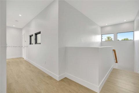 House in West Palm Beach, Florida 5 bedrooms, 267.93 sq.m. № 1888922 - photo 29