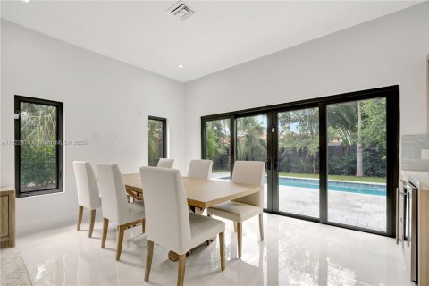 House in West Palm Beach, Florida 5 bedrooms, 267.93 sq.m. № 1888922 - photo 7