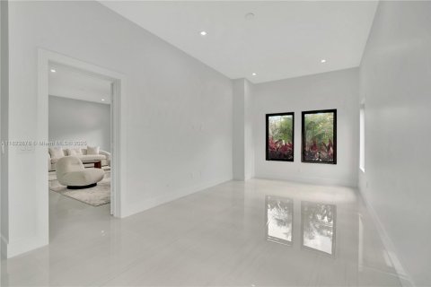 House in West Palm Beach, Florida 5 bedrooms, 267.93 sq.m. № 1888922 - photo 19