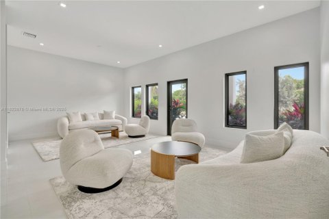 House in West Palm Beach, Florida 5 bedrooms, 267.93 sq.m. № 1888922 - photo 14