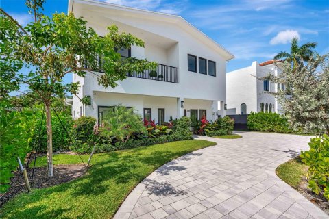 House in West Palm Beach, Florida 5 bedrooms, 267.93 sq.m. № 1888922 - photo 3