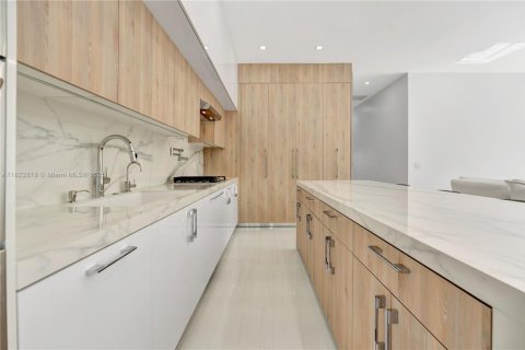 House in West Palm Beach, Florida 5 bedrooms, 267.93 sq.m. № 1888922 - photo 9