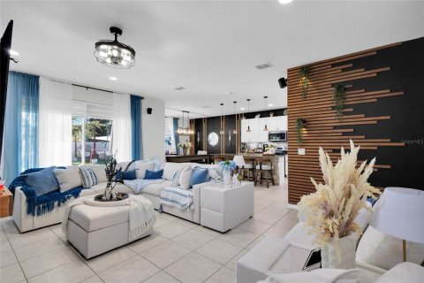 House in Kissimmee, Florida 4 bedrooms, 230.49 sq.m. № 2390980 - photo 12