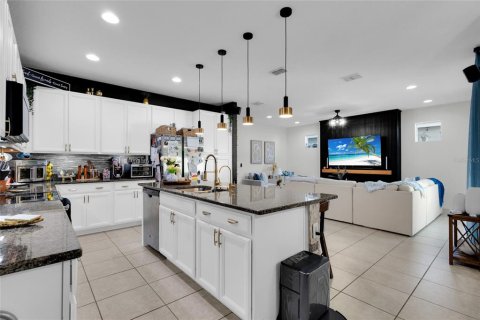 House in Kissimmee, Florida 4 bedrooms, 230.49 sq.m. № 2390980 - photo 16