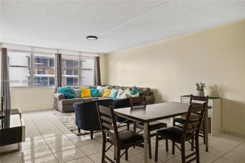 Condo in Miami Beach, Florida, 1 bedroom  № 2153109 - photo 8