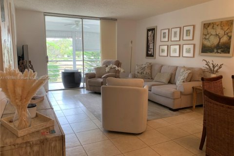 Condominio en venta en Sunrise, Florida, 2 dormitorios, 78.97 m2 № 2054974 - foto 3