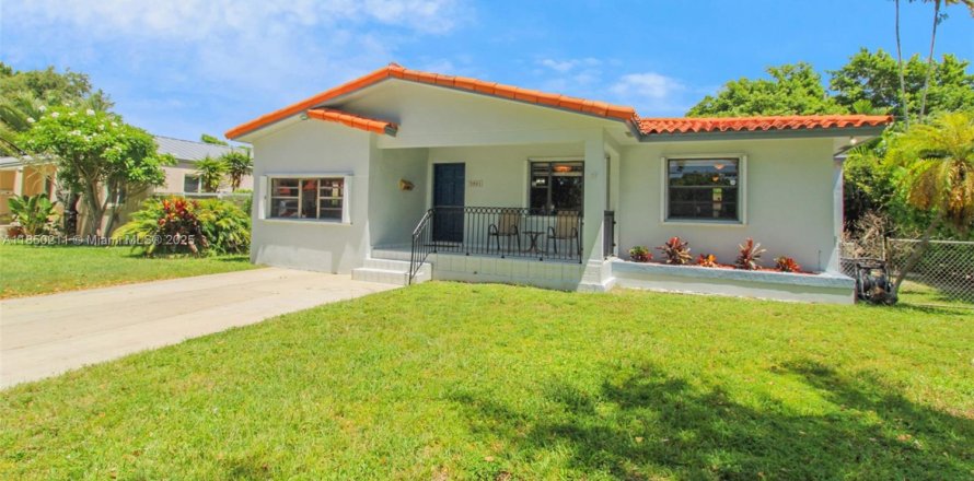 Villa ou maison à West Miami, Floride 4 chambres, 182.18 m2 № 1858636