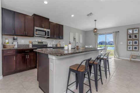House in Sun City Center, Florida 4 bedrooms, 179.77 sq.m. № 1732287 - photo 3