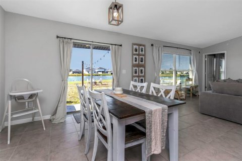House in Sun City Center, Florida 4 bedrooms, 179.77 sq.m. № 1732287 - photo 9