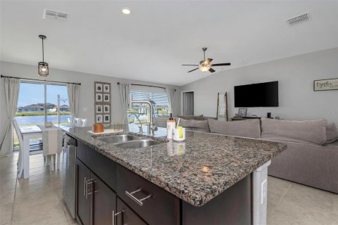 House in Sun City Center, Florida 4 bedrooms, 179.77 sq.m. № 1732287 - photo 7