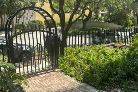 Condo in Fort Lauderdale, Florida, 1 bedroom  № 1189633 - photo 1