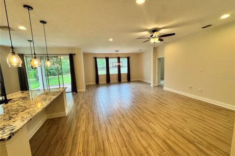 Villa ou maison à louer à Sorrento, Floride: 4 chambres, 213.68 m2 № 2166965 - photo 9
