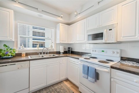 Condo in New Smyrna Beach, Florida, 3 bedrooms  № 1526651 - photo 12