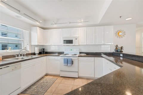 Condo in New Smyrna Beach, Florida, 3 bedrooms  № 1526651 - photo 13