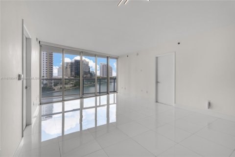 Condo in Miami, Florida, 2 bedrooms  № 1406196 - photo 11