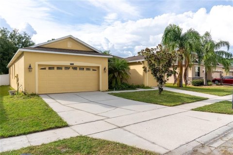 Villa ou maison à vendre à Orlando, Floride: 4 chambres, 196.4 m2 № 2402842 - photo 3