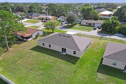 Casa en venta en Port St. Lucie, Florida, 5 dormitorios, 197.32 m2 № 1993859 - foto 8