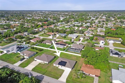 Casa en venta en Port St. Lucie, Florida, 5 dormitorios, 197.32 m2 № 1993859 - foto 2