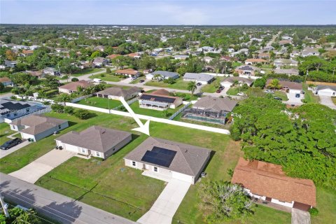 Casa en venta en Port St. Lucie, Florida, 5 dormitorios, 197.32 m2 № 1993859 - foto 4