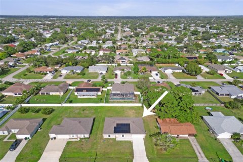 Casa en venta en Port St. Lucie, Florida, 5 dormitorios, 197.32 m2 № 1993859 - foto 1