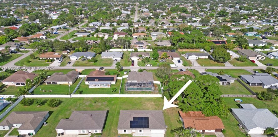 Casa en Port St. Lucie, Florida 5 dormitorios, 197.32 m2 № 1993859