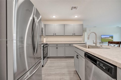 Casa en venta en Port St. Lucie, Florida, 5 dormitorios, 197.32 m2 № 1993859 - foto 13