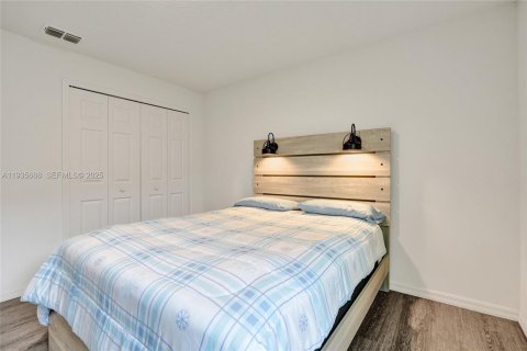 Casa en venta en Port St. Lucie, Florida, 5 dormitorios, 197.32 m2 № 1993859 - foto 28