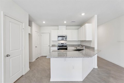 Townhouse in Lake Wales, Florida 3 bedrooms, 144.65 sq.m. № 2379404 - photo 2