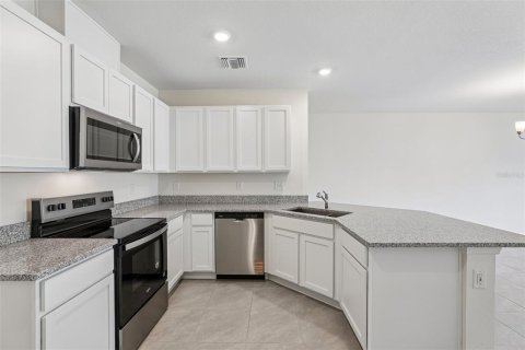Townhouse in Lake Wales, Florida 3 bedrooms, 144.65 sq.m. № 2379404 - photo 3