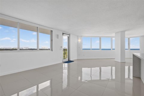 Condo in Miami Beach, Florida, 2 bedrooms № 2387827 - photo 22