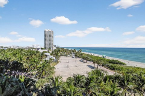 Condo in Miami Beach, Florida, 2 bedrooms № 2387827 - photo 3