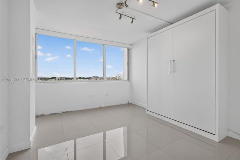 Condo in Miami Beach, Florida, 2 bedrooms № 2387827 - photo 28