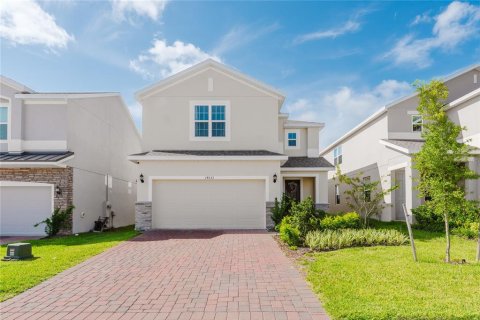 House in Clermont, Florida 4 bedrooms, 235.6 sq.m. № 1917815 - photo 1