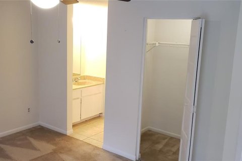 House in Tampa, Florida 3 bedrooms, 130.71 sq.m. № 2277268 - photo 18
