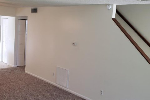 House in Tampa, Florida 3 bedrooms, 130.71 sq.m. № 2277268 - photo 5