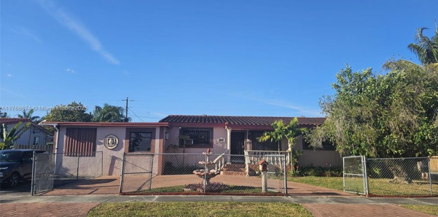 House in Miami, Florida 4 bedrooms, 183.95 sq.m. № 1729082