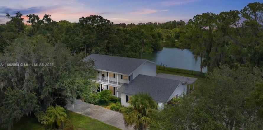 House in Vero Beach, Florida 4 bedrooms, 307.41 sq.m. № 1891040