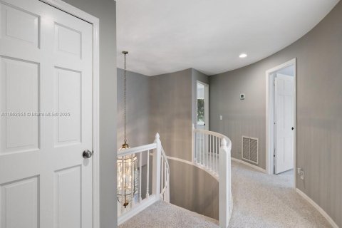House in Vero Beach, Florida 4 bedrooms, 307.41 sq.m. № 1891040 - photo 19