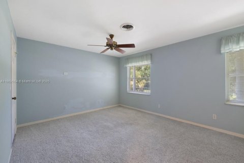 House in Vero Beach, Florida 4 bedrooms, 307.41 sq.m. № 1891040 - photo 10