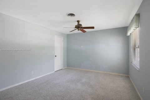 House in Vero Beach, Florida 4 bedrooms, 307.41 sq.m. № 1891040 - photo 30