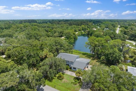 House in Vero Beach, Florida 4 bedrooms, 307.41 sq.m. № 1891040 - photo 4